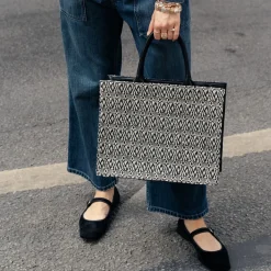 Shop Balaboosté Sac à main jacquard noir et blanc